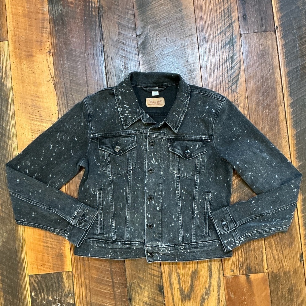 Levi’s Premium Ex-Boyfriend Trucker Jacket in Washed Black Splatter Denim Size L